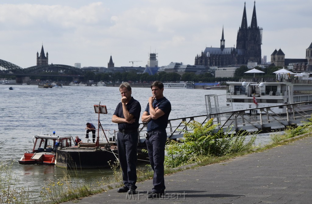 Uebung BF Taucher und Presse Koeln Zoobruecke Rhein P181.JPG - Miklos Laubert